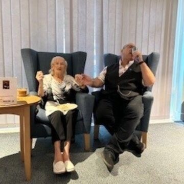 Picture of Doris with singer